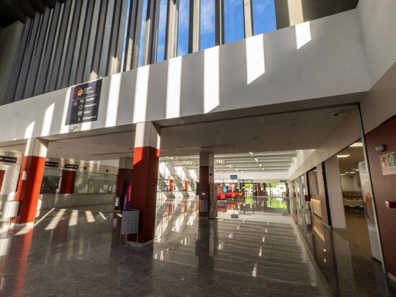 interior de estación de autobuses de salamanca interior de estación de autobuses de salamanca