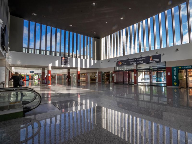 interior de la estación autobuses salamanca